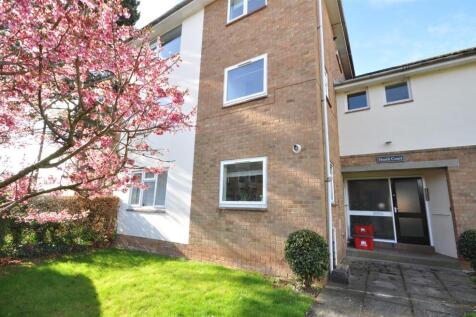 Heath Court, Union Road 3 bed flat for sale