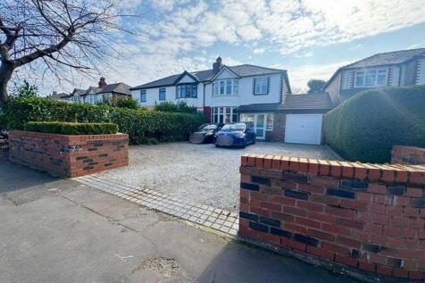 Altrincham Road, Gatley, Stockport, SK8 3 bed semi
