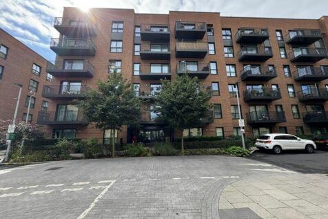 3 Samara Drive, Southall 1 bed apartment for sale
