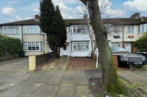 Carr Road, Northolt 3 bed terraced house for sale