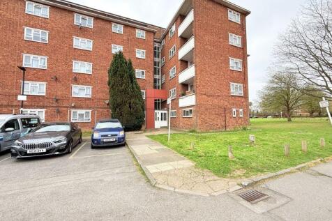 Old Ruislip Road, Northolt 1 bed apartment for sale