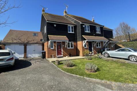 Homestead Court, Deal, CT14 3 bed end of terrace house for sale