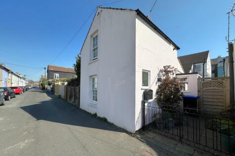 Campbell Road, Walmer, CT14 1 bed house for sale