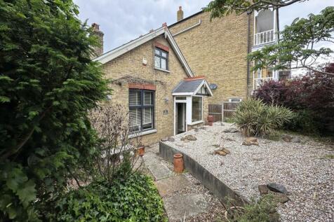 Sandown Road, Deal, CT14 2 bed detached house for sale
