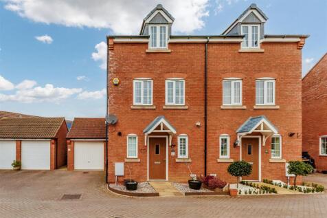 4 bedroom semi-detached house for sale