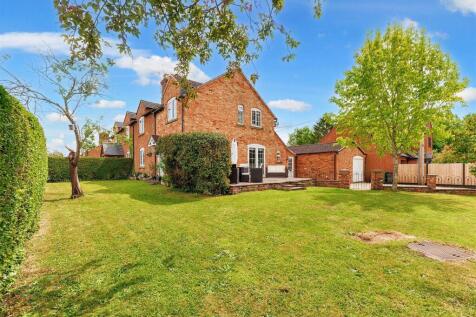4 bedroom semi-detached house for sale