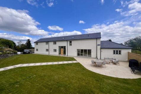 Froncysyllte, Llangollen 4 bed house for sale