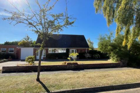 4 bedroom detached bungalow for sale