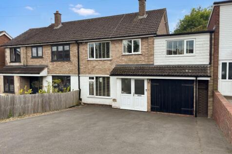 4 bedroom semi-detached house for sale