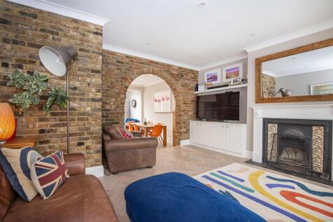 4 bedroom end of terrace house for sale