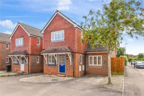 Palmers Field Avenue, Chichester... 4 bed link detached house for sale