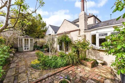 4 bedroom link detached house for sale
