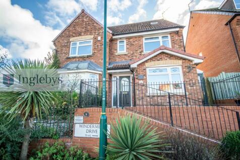 6 bedroom detached house for sale