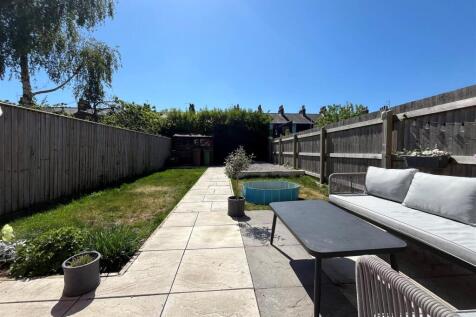 Norwood Far Grove, Beverley 3 bed semi