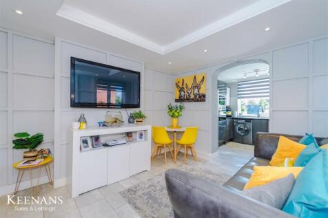 4 bedroom end of terrace house for sale