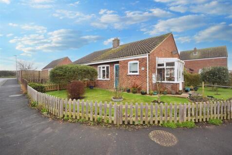2 bedroom semi-detached bungalow for sale