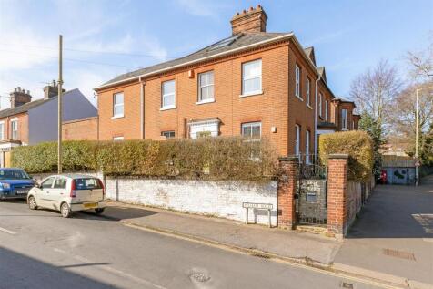4 bedroom semi-detached house for sale