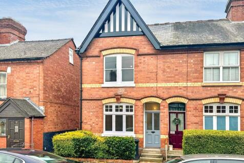 3 bedroom end of terrace house for sale