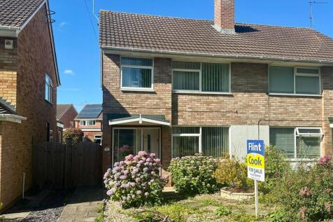 Derwent Drive, Hereford, HR4 3 bed semi