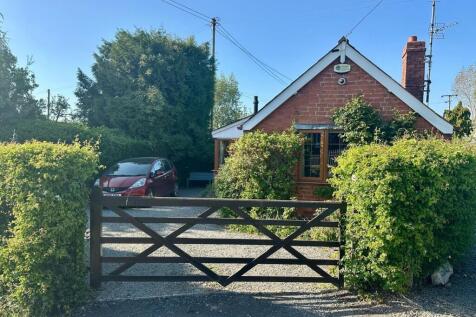 1 bedroom detached bungalow for sale