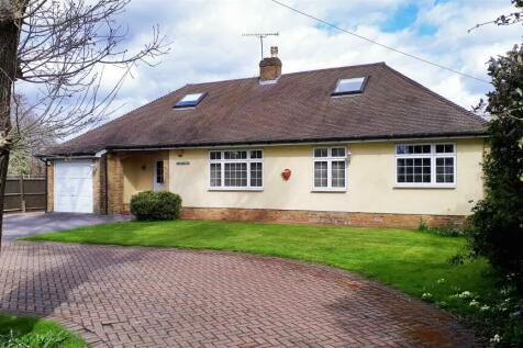 4 bedroom detached bungalow for sale