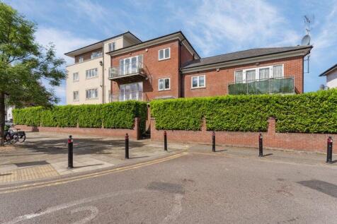 3 bedroom flat for sale