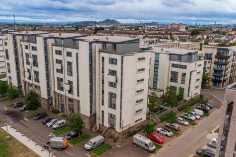 3 bedroom flat for sale
