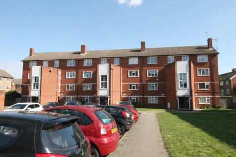 Cobham Close, Bromley BR2 8JW 3 bed flat for sale