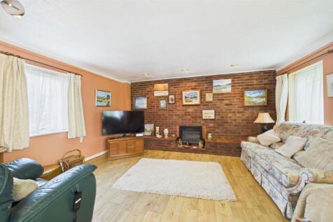 Santon Close, Thetford, IP24 5 bed detached house for sale