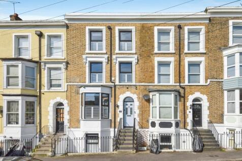 5 bedroom terraced house for sale