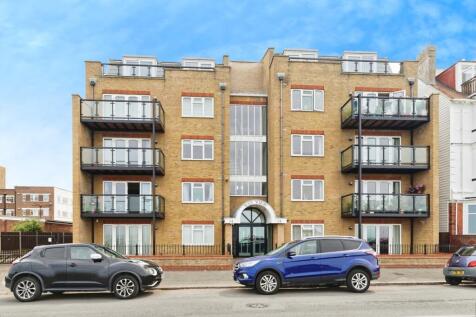 3 bedroom flat for sale