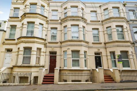 8 bedroom terraced house for sale
