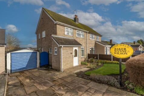 3 bedroom semi-detached house for sale