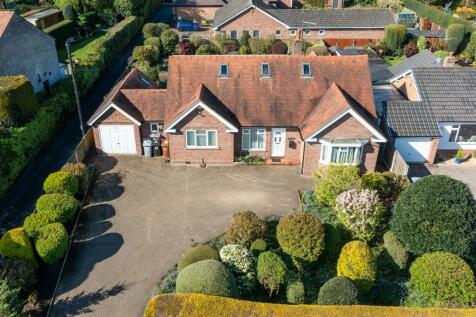 2 bedroom detached bungalow for sale