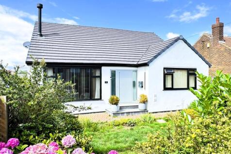 Holly Avenue, Cookridge, West Yorkshire 3 bed detached bungalow for sale