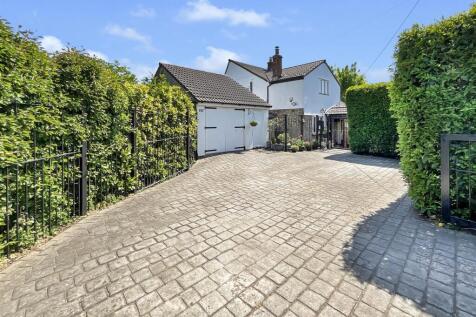 Bath Road, Bridgeyate, Bristol 3 bed detached house for sale