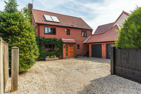 4 bedroom detached house for sale