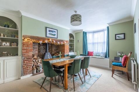 4 bedroom semi-detached house for sale