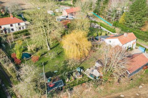 Necton 4 bed cottage for sale
