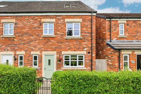 4 bedroom town house for sale