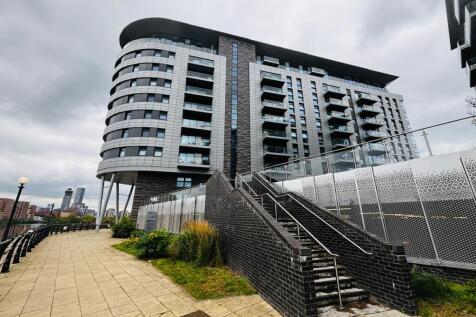 M16 0YF 3 bed flat for sale