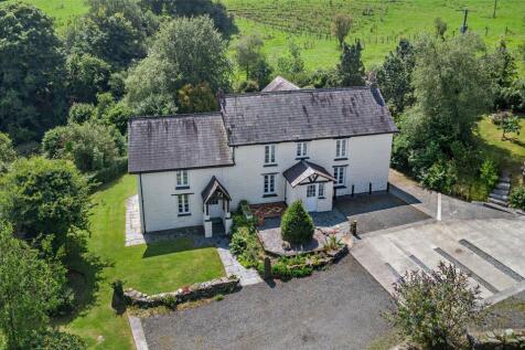 6 bedroom detached house for sale