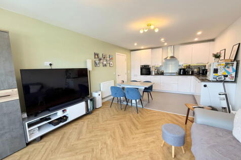 Loxley Court, Baldwins Lane, Hall Green 2 bed flat for sale