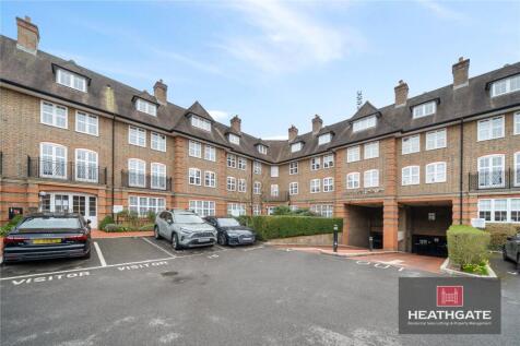 3 bedroom flat for sale