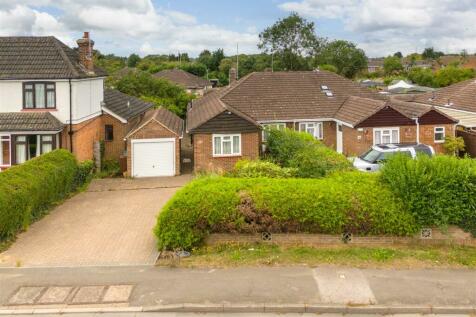 3 bedroom semi-detached bungalow for sale