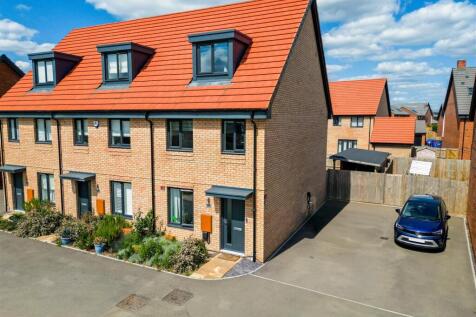 Briggington way, Leighton Buzzard LU7 3 bed semi