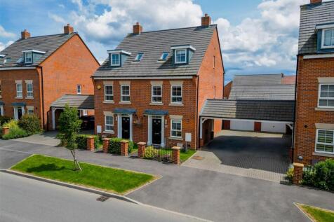 Armstrongs Fields, Aylesbury HP22 3 bed house for sale