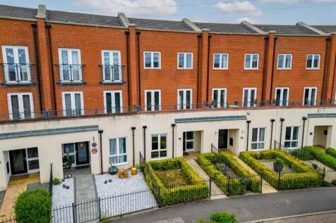 5 bedroom town house for sale