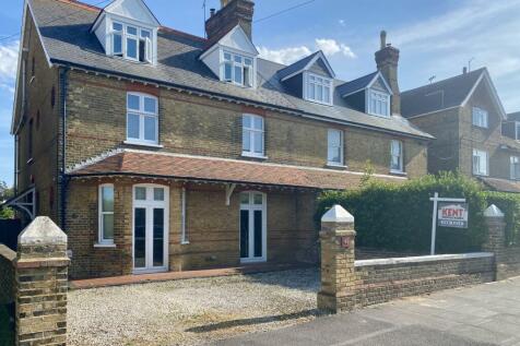 5 bedroom semi-detached house for sale