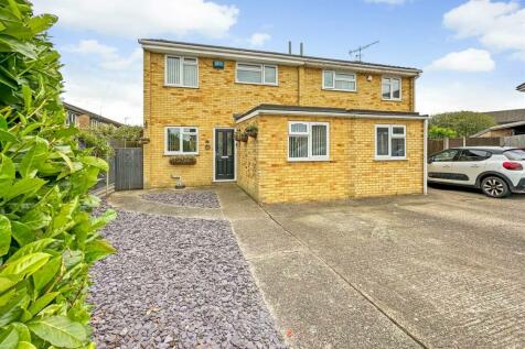 4 bedroom semi-detached house for sale